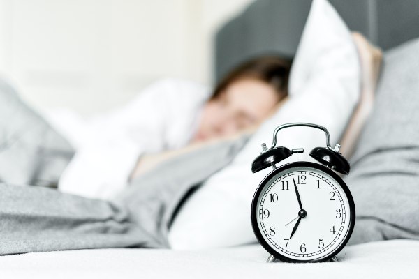 It is healthy to stick to a regular sleep schedule in St. Petersburg, Florida